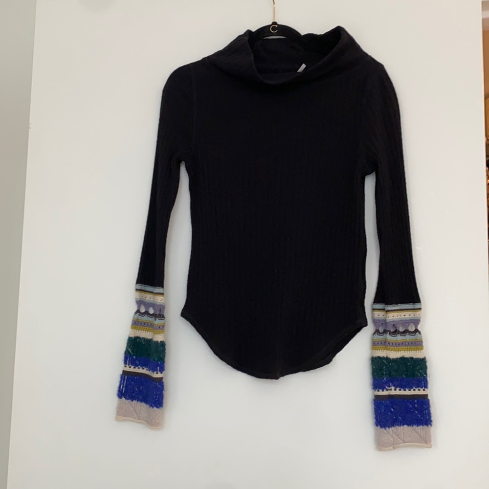 Free people long sleeve black with cute sleeves
